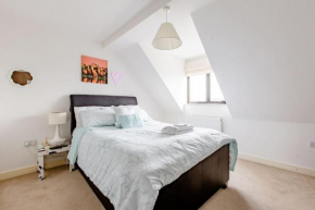 Lovely Comfy Double Bedroom with secure parking